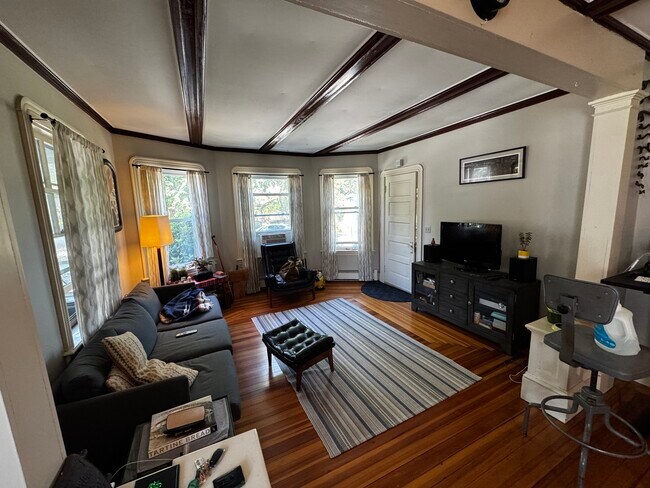 178 Oak Hill Ave unit First Floor, Pawtucket, RI 02860 - photo 3