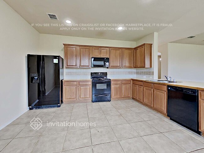 1000 Pebblecreek Dr, Burleson, TX 76028 - photo 6