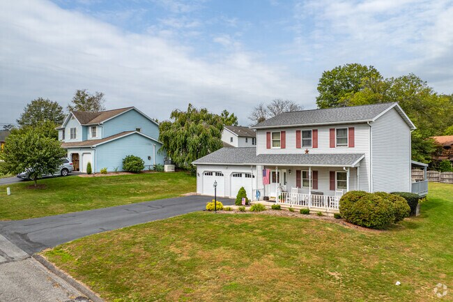 Those looking for large yards can enjoy a wide selection of Colonial homes in Grimesville.