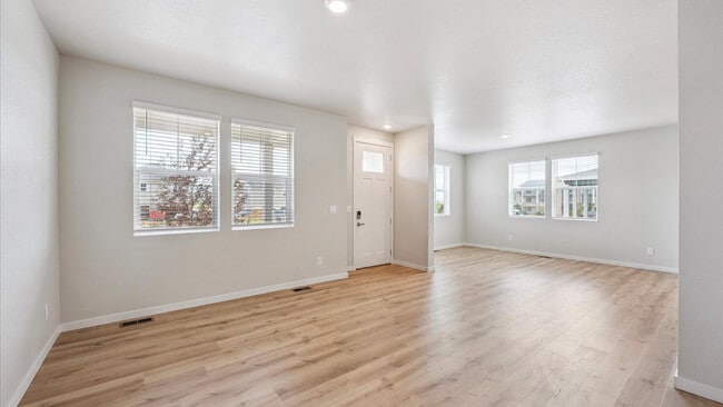 680 N Shawnee St, Aurora, CO 80018 - photo 2