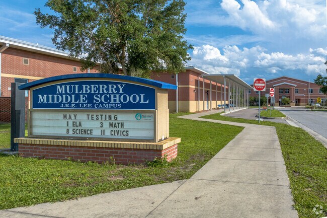 Mulberry Middle School welcomes Mulberry's sixth through eighth graders.