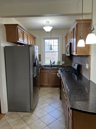 154 Maplewood Ave Unit 1, Cranston, RI 02920