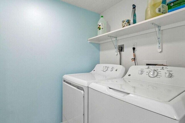 7076 Huntington Ln, Delray Beach, FL 33446 - photo 6