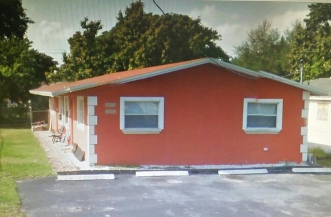 5644 Pierce St unit 2/1 Duplex, Hollywood, FL 33021 - photo 2