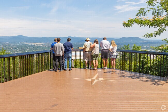 Mill Mountain Park has a variety of activities for visiting families to do.