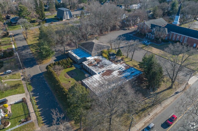 Find the Lorraine D Foster Day School at 1861 Whitney, Hamden, CT.