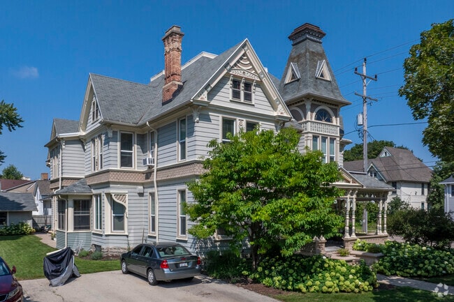 Historic builds are commonly found throughout Downtown Appleton.