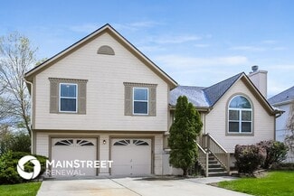 1221 SE Rosehill Dr, Lee's Summit, MO 64081