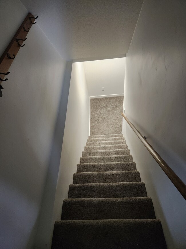 3085 Summer Place unit 3085 Summer Pl Apt B, Green Bay, WI 54313 - photo 2