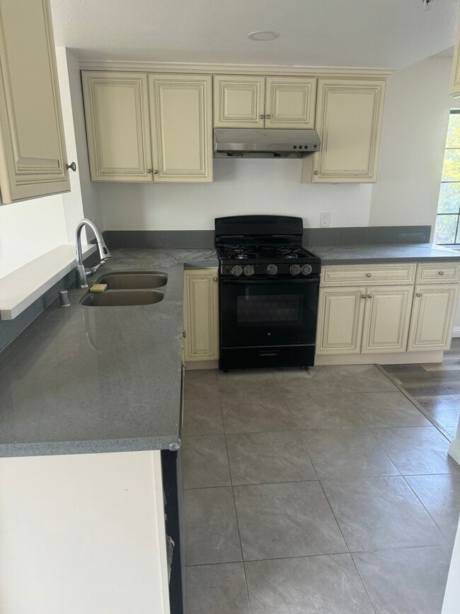 5018 Rosemead Blvd unit D, San Gabriel, CA 91776 - photo 3