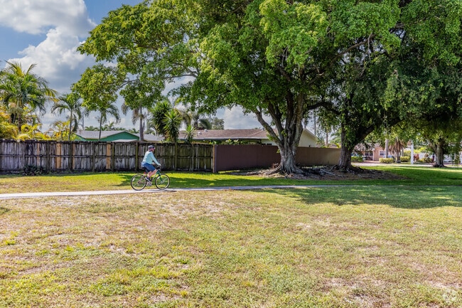 Green spaces and outdoor activities are a staple in Pembroke Lakes.
