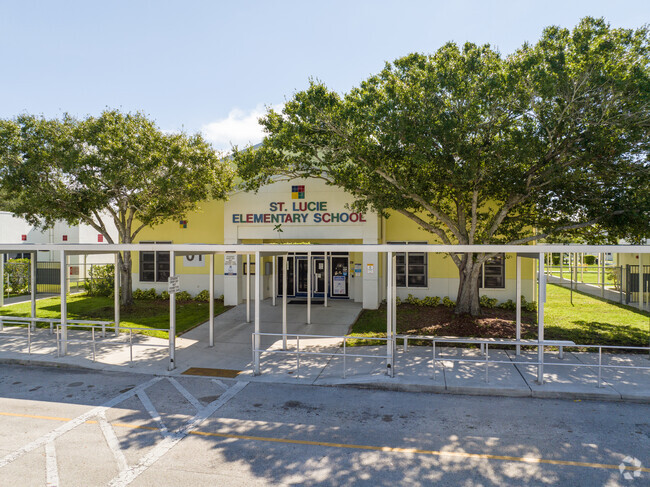 St. Lucie Elementary School
serves students in the Fort Pierce community.