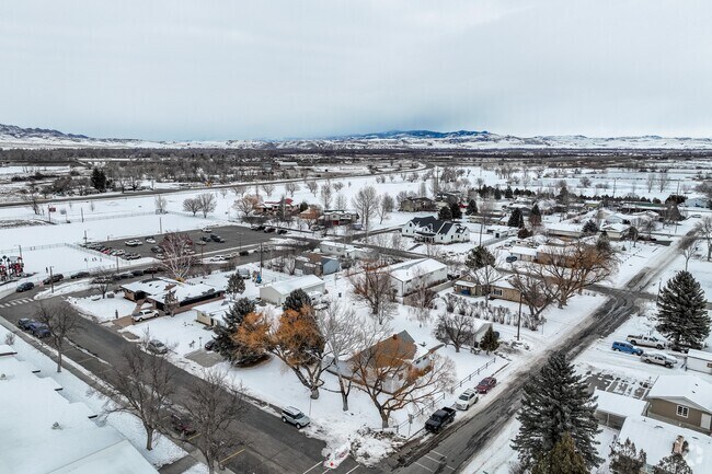 Ponderosa Pines is a cozy neighborhood just a short drive away from the major city Bozeman.