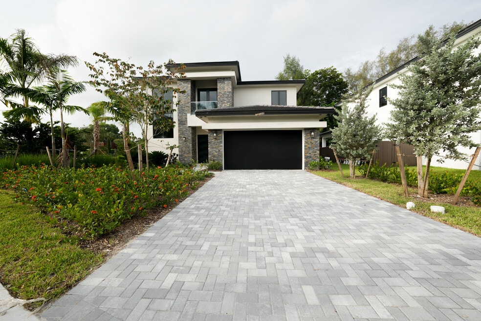 12120 Rhino Oaks Dr unit 37412765, Davie, FL 33325 - photo 1