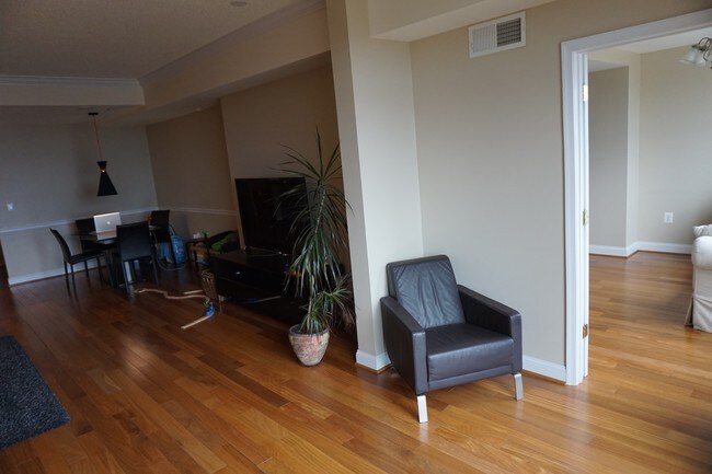 Stratford House unit 1004, Reston, VA 20190 - photo 6