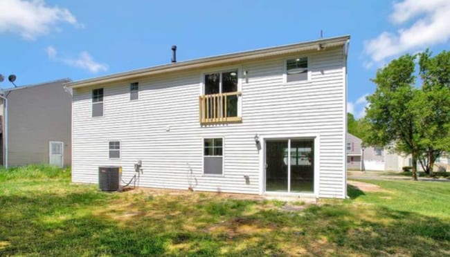 1716 Bradmoore Dr, District Heights, MD 20747 - photo 2