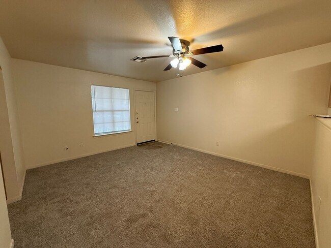 406 Brittney Way unit D, Harker Heights, TX 76548 - photo 2