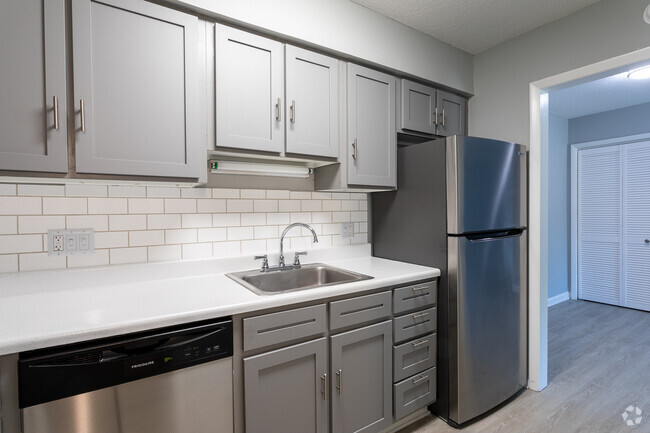 1BR,1BA