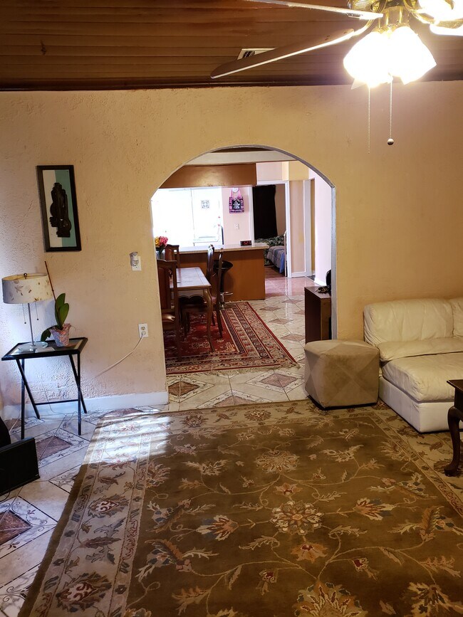 827 Briggs St, West Palm Beach, FL 33405 - photo 7