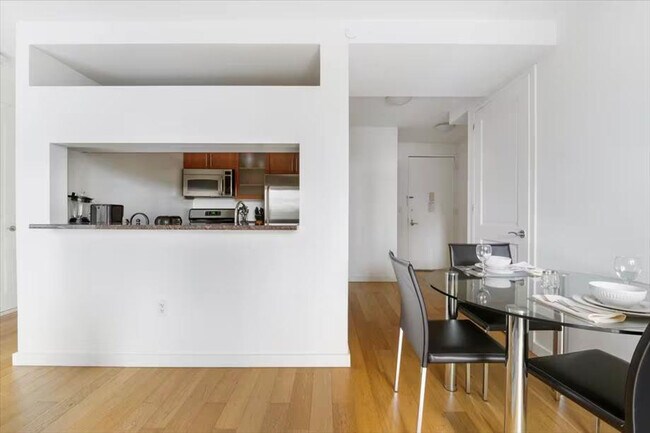 254 W 54th St unit ID1016198P, New York, NY 10019 - photo 3