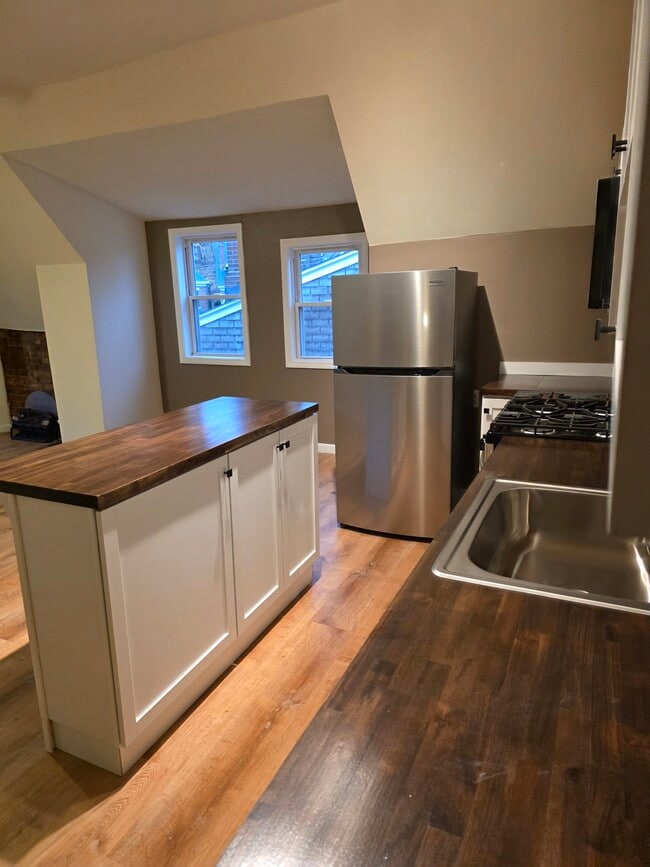 5487 Hays St unit 3, Pittsburgh, PA 15206 - photo 2