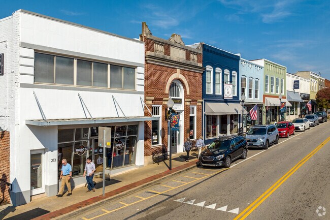 The historic Fort Mill Town Center is full of boutique stores and restaurants.