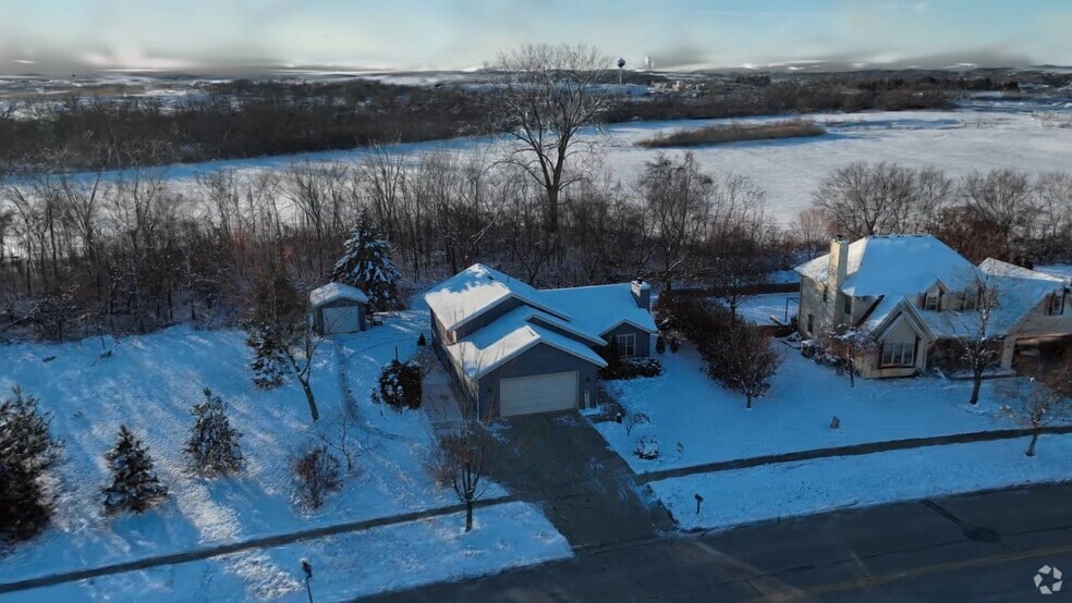 W213N16501 Glen Brooke Dr, Jackson, WI 53037 - photo 2