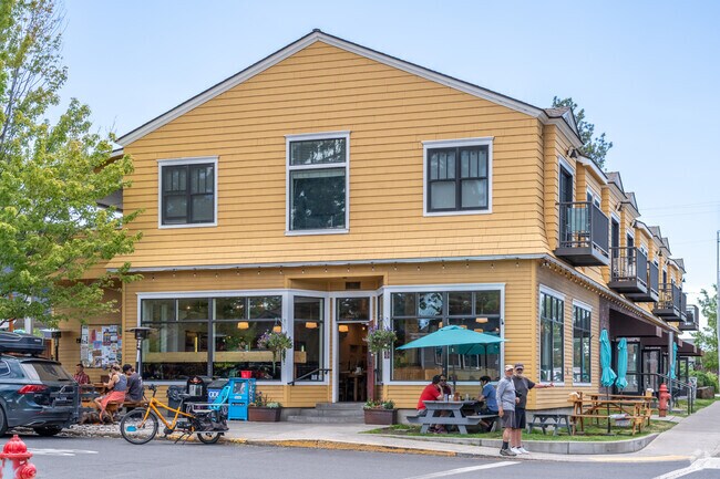 Jackson's Corner serves delicious scratch-made eats from local farms in Old Bend.