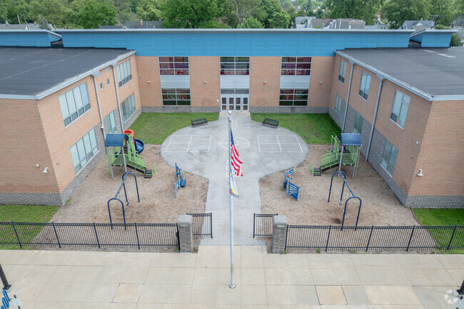 Walbridge Elementary welcomes new students.