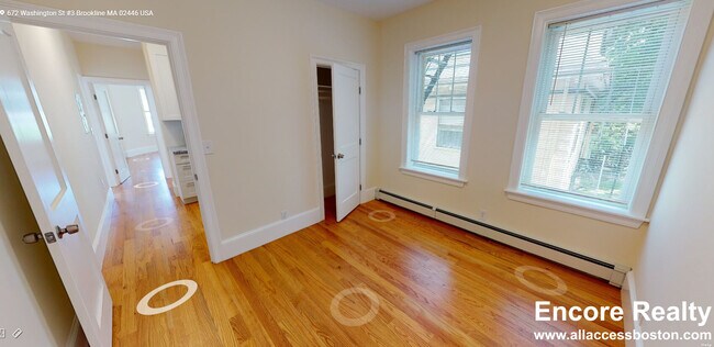 672 Washington St unit 3, Brookline, MA 02446 - photo 2