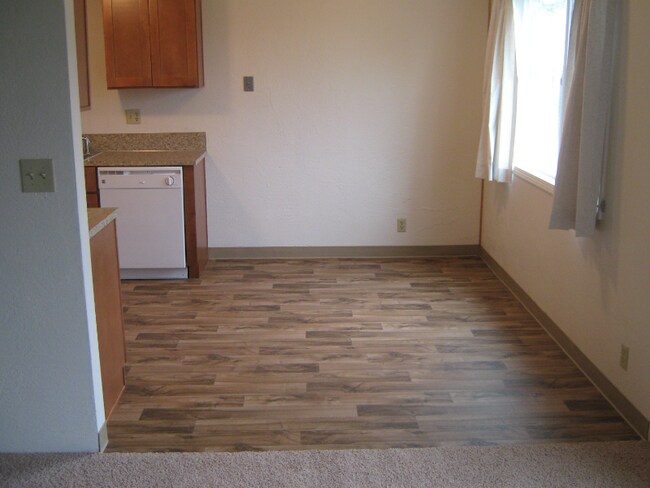 1725 N 5th St unit 75, Springfield, OR 97477 - photo 2
