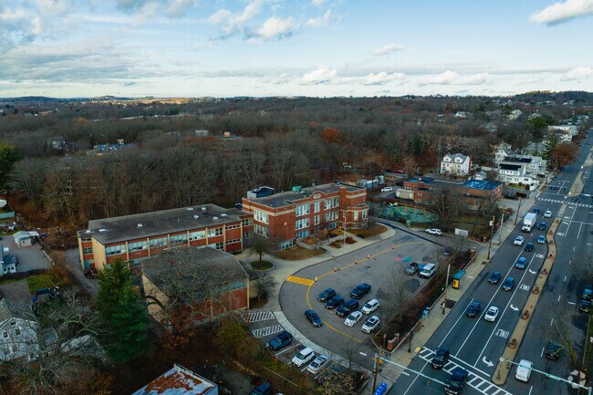 Beethoven Elementary School provides a well-rounded education and promotes academic excellence.