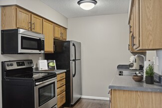 135-235 Nathan Ln N, Plymouth, MN 55441
