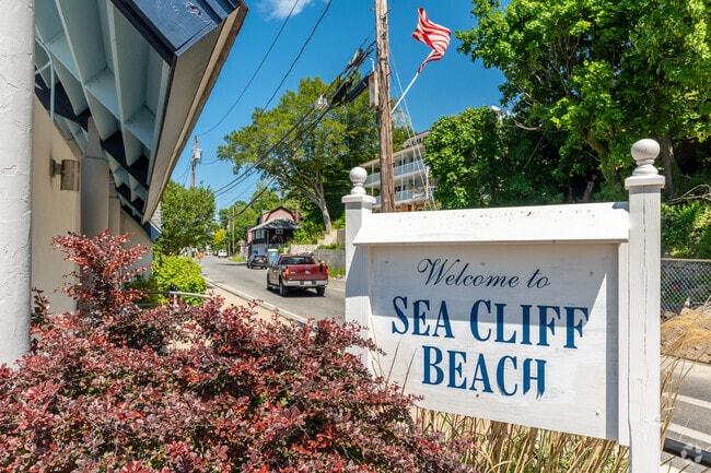 Sea Cliff Beach offers harbor views and a relaxed coastal vibe.
