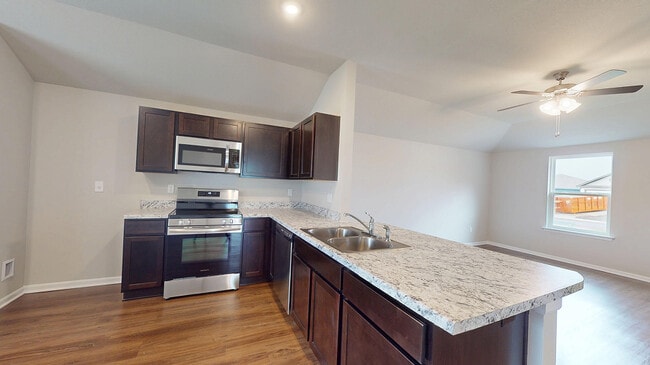 869 N Buckeye St, Gardner, KS 66030 - photo 3