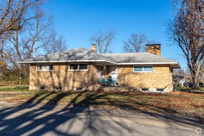 Mid-century modern homes offered modern materials that were easy to care for in Troy.