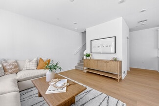 9423 1/2 Sepulveda Blvd Unit 6, North Hills, CA 91343