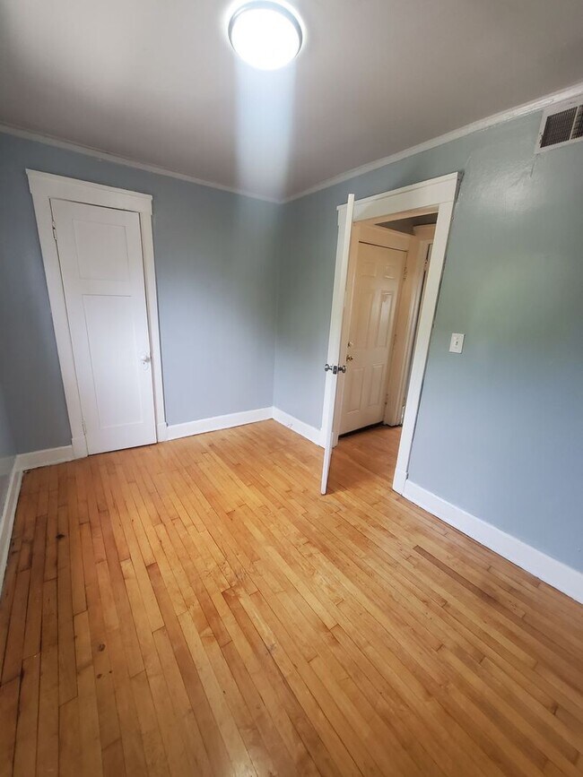 3303 W Juneau Ave Unit 5, Milwaukee, WI 53208