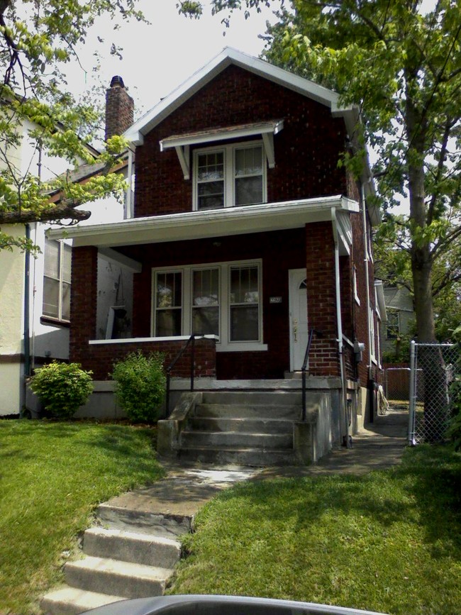 2360 Chickasaw St, Cincinnati, OH 45219