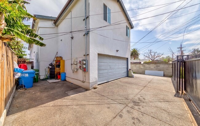 8711 Mckinley Place, Los Angeles, CA 90002 - photo 7