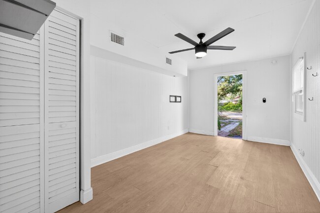 3525-3550 50th Ave N unit B, St. Petersburg, FL 33714 - photo 2