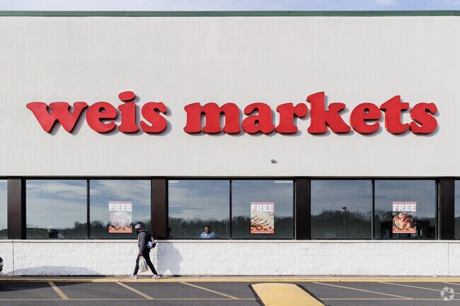 Nearby Weis Markets is a convenient place for groceries in Carbondale, PA.