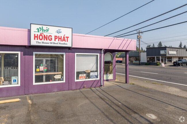 Pho Hong Phat serves authentic Vietnamese cuisine in Fourth Plain Village.