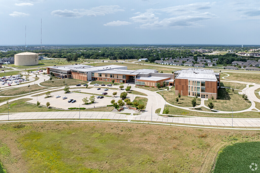 Moore Middle School is easily accessible in the Lincoln community.