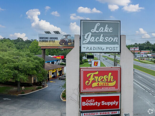 The Lake Jackson Trading Post has long been a local favorite spot for shopping and dining.