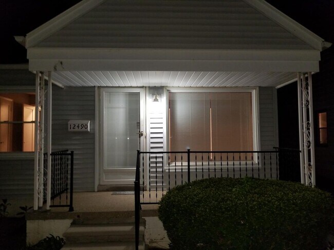 12490 Pearl St, Southgate, MI 48195 - photo 6