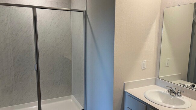 1008 Barton Dr, Ennis, TX 75119 - photo 6