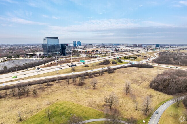 East Schaumburg residents can use Route 72 or use Interstate 290 to go to Chicago.