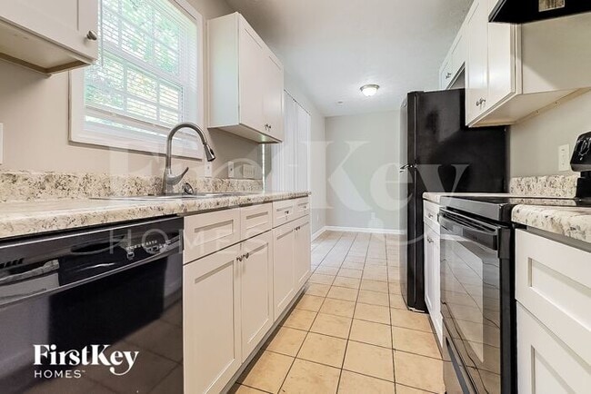 225 Indian Springs Dr, Locust Grove, GA 30248 - photo 4