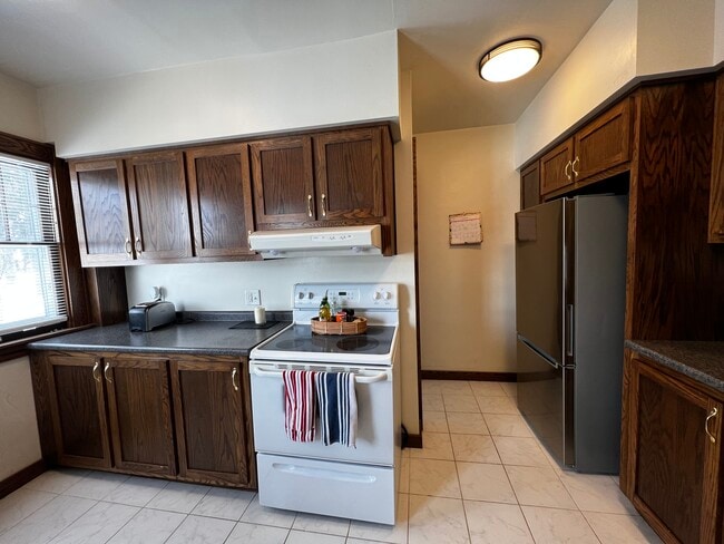 819 10th Ave N, Fargo, ND 58102 - photo 4